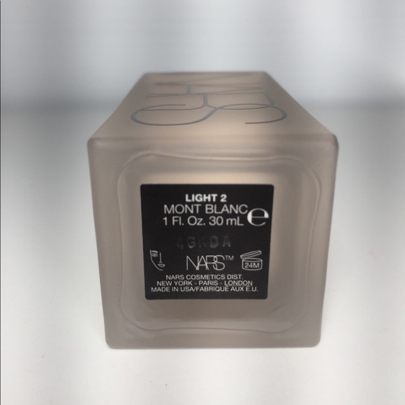 NARS Luminous Foundation: Mont Blanc - Picture 3 of 3